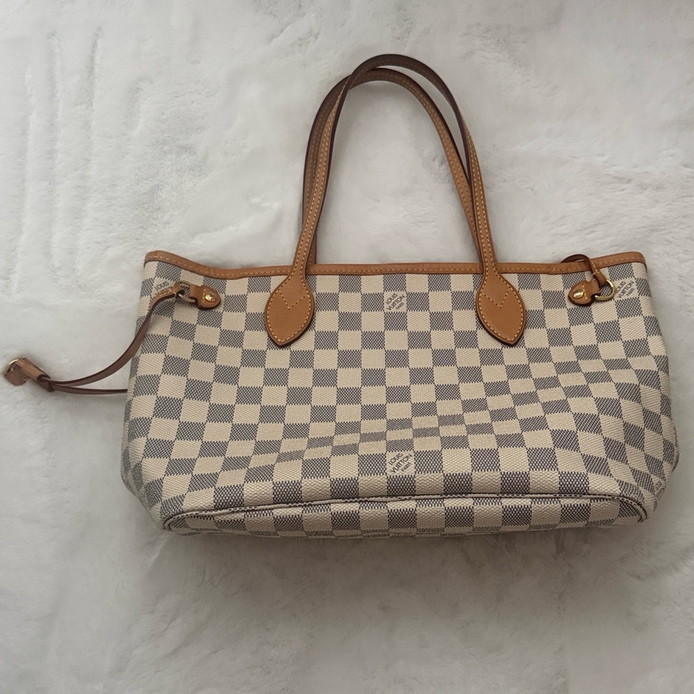 Authentic Louis Vuitton Neverfull MM Tote Bag with Tan Accents